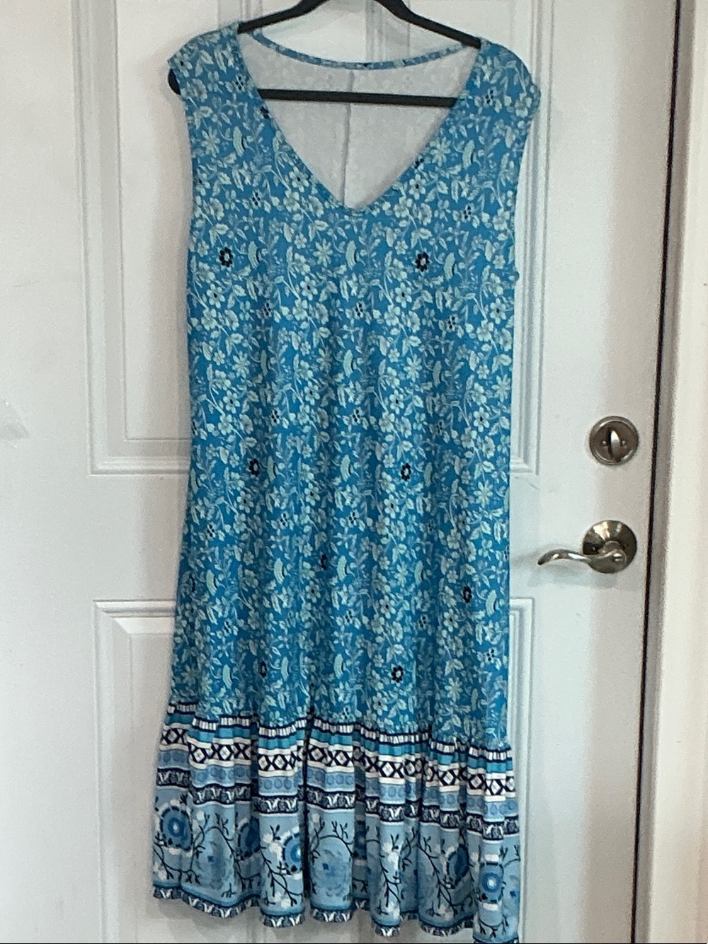 Sleeveless turquoise dress with delicate floral pattern  in size 1XL SO PRETTY